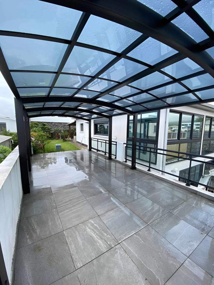 Abris de protection transparents à La Réunion
