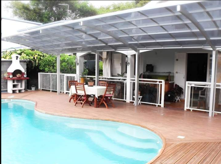 Abri de piscine, Saint-André
