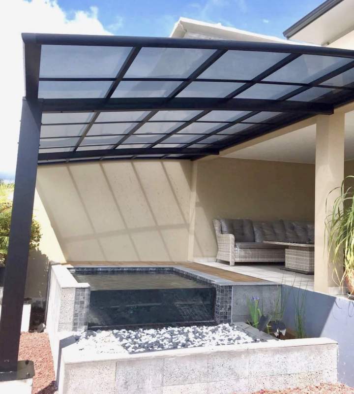 Détente assurée sous une structure design